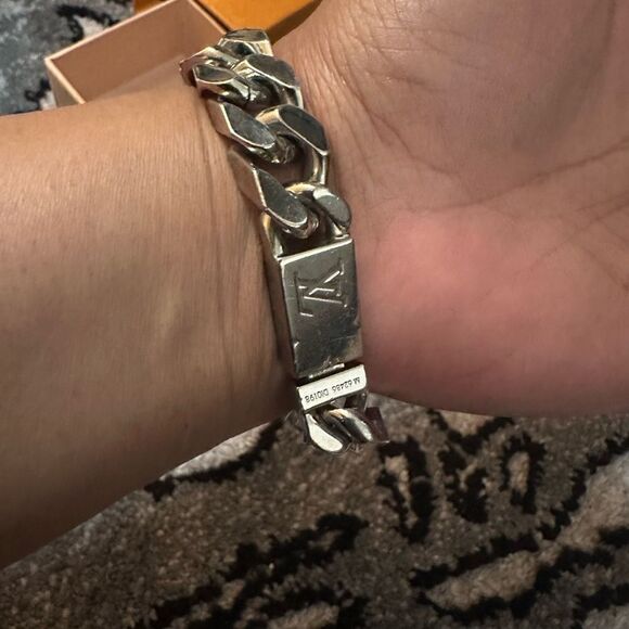 UNISEX Louis Vuitton Bracelet  M62486 Silver - Picture 3 of 16